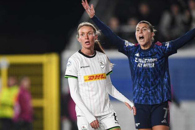 OHL Women s Sara Pusztai and Arsenal?s Steph Catley pictured during a soccer match between Oud-Heverlee Leuven Women and English Arsenal, Wednesday 17 December 2025 in Heverlee, game 6 (out of 6) in the league phase of the UEFA Women s Champions League competition. JILLxDELSAUX  x149658558x