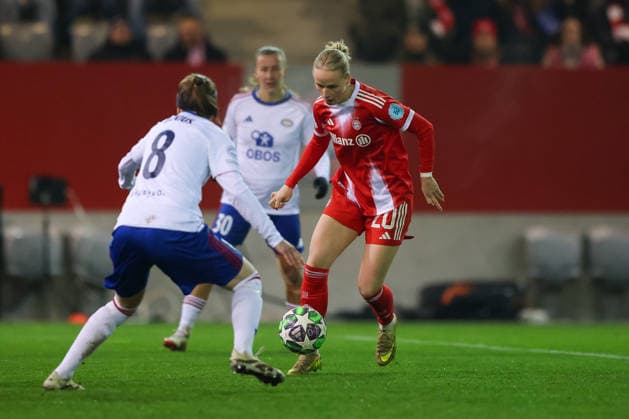 Franziska Kett FC Bayern Muenchen, 20 with ball, with Linn Vickius Valerenga IF, 08 and Stine Brekken Valerenga IF, 30 , GER, FC Bayern Muenchen vs Valerenga IF, Football, UEFA Womens Champions League, League Phase, Matchday 6, 2025 2026 Season, 17 12 2025, GER, FC Bayern Muenchen vs Valerenga IF, Football, UEFA Womens Champions League, League Phase, Matchday 6, 2025 2026 Season, 17 12 2025 Muenchen Copyright: xEibner-Pressefoto JennixMaulx EP_JML