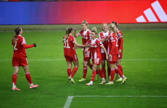 Football, Women, Womens Champions League, Matchday 3, Season 2025 2026, FC Bayern Munich Valerengal, Valerenga, Campus 3 0 by Pernille Harder FC Bayern Munich Goal, Cheering, Cheering crowd