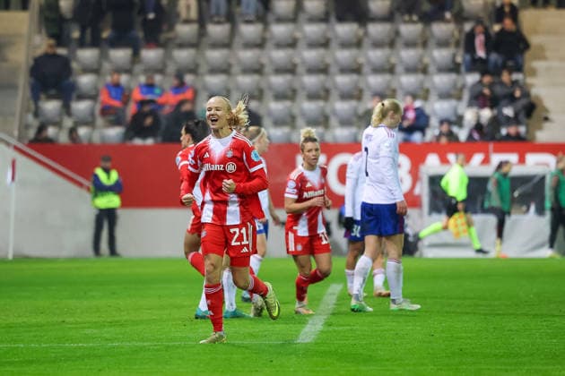 Celebration for the 3-0 goal by Pernille Harder FC Bayern Muenchen, 21 , GER, FC Bayern Muenchen vs Valerenga IF, Football, UEFA Womens Champions League, League phase, Matchday 6, 2025 2026 season, 17 12 2025, GER, FC Bayern Muenchen vs Valerenga IF, Football, UEFA Womens Champions League, League phase, Matchday 6, 2025 2026 season, 17 12 2025 Muenchen Copyright: xEibner-Pressefoto JennixMaulx EP_JML