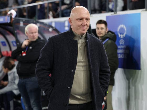 251217 UWCL OH Leuven vs Arsenal head coach Arno Van Den Abbeel of OHL pictured before the soccer match between OH Leuven (BEL) and Arsenal (ENG), league phase match day 6, 2025-2026 season of UEFA Womens Champions League , on Wednesday 17 December 2025 in LEUVEN , Belgium . PHOTO SPORTPIX Sevil Oktem LEUVEN Belgium  Copyright: xSevilxOktemx SOK-0637