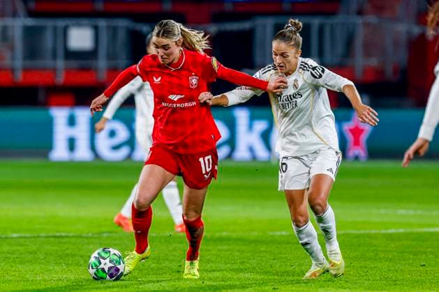 Jill Roord of FC Twente dribbles with the ball under pressure from Filippa Angeldahl of Real Madrid FC Twente v Real Madrid CF, UEFA Women s Champions League 2025 26 League Phase MD6, FC Twente v Real Madrid CF, FC Twente Stadium, December 17, 2025, Enschede, Netherlands.