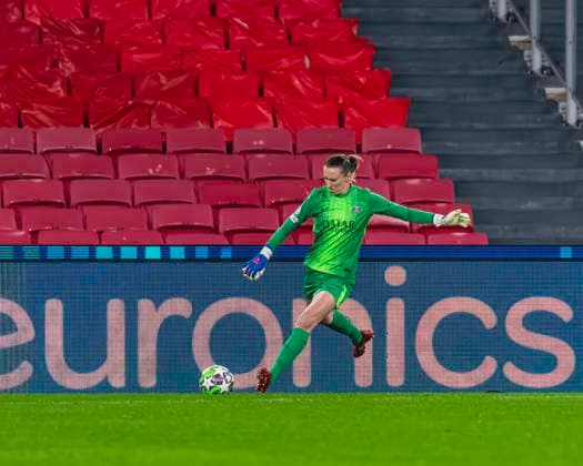 December 17, 2025, Lisbon, Lisbon, Portugal: Katarzyna Kiedrzynek of PSG, during the UEFA Women s champions league, between SL Benfica vs PSG at Luz Stadium, Lisbon, on december 17th, 2025 Lisbon Portugal - ZUMAr200 20251217_zsp_r200_001 Copyright: xNunoxReisinhox