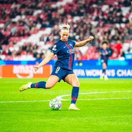 December 17, 2025, Lisbon, Lisbon, Portugal: Froya Brennskag Dorsin of PSG takes a powerful shot on goal, during the UEFA Women s champions league, between SL Benfica vs PSG at Luz Stadium, Lisbon, on december 17th, 2025 Lisbon Portugal - ZUMAr200 20251217_zsp_r200_016 Copyright: xNunoxReisinhox