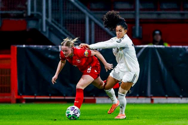 Imre van der Vegt of FC Twente and Yasmim of Real Madrid battle for the ball FC Twente v Real Madrid CF, UEFA Women s Champions League 2025 26 League Phase MD6, FC Twente v Real Madrid CF, FC Twente Stadium, December 17, 2025, Enschede, Netherlands.