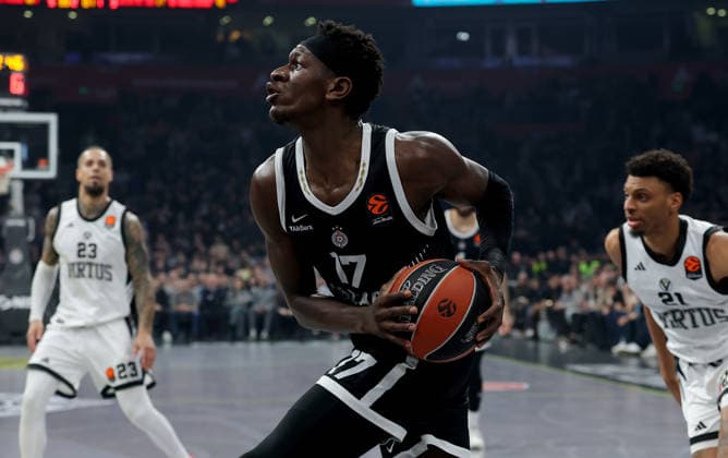 Partizan v Virtus, Euroleague, season 2025 2026, round 16 Belgrade, Serbia. 17th Dec, 2025. Partizan s Isaac Bonga during Euroleague basketball match between Partizan and Virtus on December 17. 2025. in Belgrade, Serbia. Belgrade Serbia Copyright: xPedjaxMilosavljevic STARSPORTx