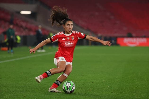 Leticia Almeida ( SL Benfica Womens team ) in action during the match between SL Benfica Womens team and PSG Womens team, valid for Womens Champions League 2025 2026 at Estadio do Lisboa e Benfica on 17 December 2025. Lisboa Estadio do Sport Lisboa de Benfica Lisboa Portugal Copyright: xIMAGOx xPRIMExSPORTSxIMAGESx xFILIPExOLIVEIRAx