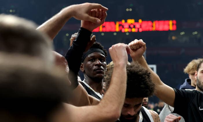 Partizan v Virtus, Euroleague, season 2025 2026, round 16 Belgrade, Serbia. 17th Dec, 2025. Partizan s Isaac Bonga during Euroleague basketball match between Partizan and Virtus on December 17. 2025. in Belgrade, Serbia. Belgrade Serbia Copyright: xPedjaxMilosavljevic STARSPORTx
