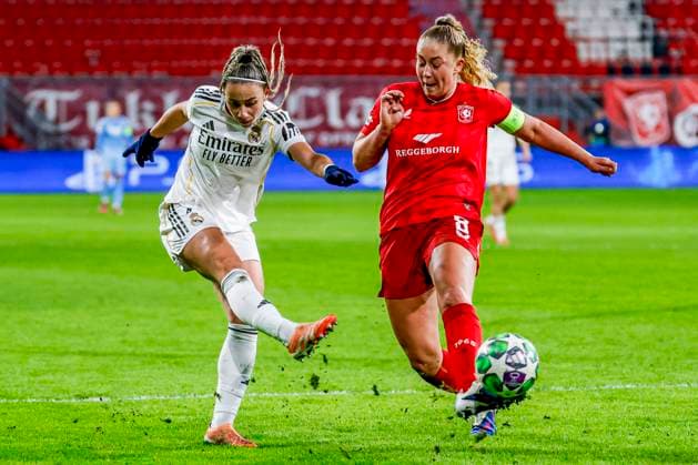 Athenea of Real Madrid passes the ball under pressure from Danique van Ginkel of FC Twente FC Twente v Real Madrid CF, UEFA Women s Champions League 2025 26 League Phase MD6, FC Twente v Real Madrid CF, FC Twente Stadium, December 17, 2025, Enschede, Netherlands.