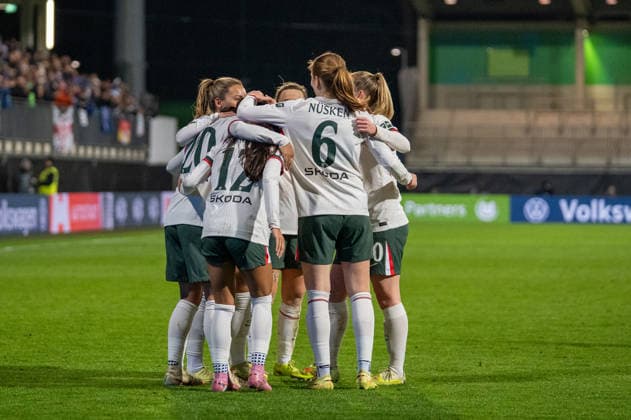 Germany, Football, UEFA, Womens Champions League, Matchday 6 2025 2026 VfL Wolfsburg Chelsea FC on 17 12 in Wolfsburg AOK Stadion Goal to 1 2 Sam Kerr Chelsea FC 20 Goal celebration Sjoeke Nüsken Chelsea FC 6 Copyright: xSvenxHeidmannx
