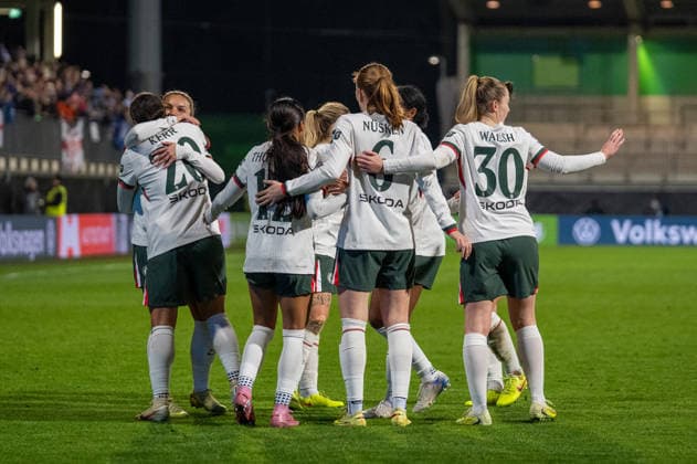Germany, Football, UEFA, Womens Champions League, Matchday 6 2025 2026 VfL Wolfsburg Chelsea FC on 17 12 in Wolfsburg AOK Stadion Goal to 1 2 Sam Kerr Chelsea FC 20 Goal celebration Sjoeke Nüsken Chelsea FC 6 Copyright: xSvenxHeidmannx