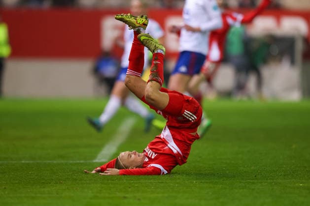 Pernille Harder FC Bayern Muenchen, 21 on ground, GER, FC Bayern Muenchen vs Valerenga IF, Football, UEFA Womens Champions League, League phase, Matchday 6, 2025 2026 season, 17 12 2025, GER, FC Bayern Muenchen vs Valerenga IF, Football, UEFA Womens Champions League, League phase, Matchday 6, 2025 2026 season, 17 12 2025 Muenchen Copyright: xEibner-Pressefoto JennixMaulx EP_JML