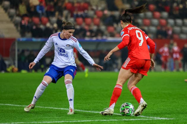 Linn Vickius Valerenga IF, 08 with Jovana Damnjanovic FC Bayern Muenchen, 09 , GER, FC Bayern Muenchen vs Valerenga IF, Football, UEFA Womens Champions League, League Phase, Matchday 6, 2025 2026 Season, 17 12 2025, GER, FC Bayern Muenchen vs Valerenga IF, Football, UEFA Womens Champions League, League Phase, Matchday 6, 2025 2026 Season, 17 12 2025 Muenchen Copyright: xEibner-Pressefoto JennixMaulx EP_JML