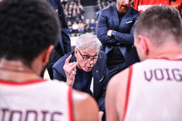 December 17, 2025, Decines, Aura, FRANCE: GORDON HERBERT (headcoach of Bayern Munich) during the Turkish Airlines EuroLeague basketball match between LDLC ASVEL and Bayern Munich on 17 December 2025 Decines FRANCE - ZUMAl230 20251217_zip_l230_020 Copyright: xCyrilxLestagex