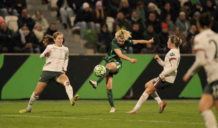 Photo shot on goal by Lena LATTWEIN Wolfsburg against Wieke KAPTEIN Chelsea , right and Nuesken , left Womens Champions League on Wed 17 12 2025 VfL Wolfsburg FC Chelsea 1 2