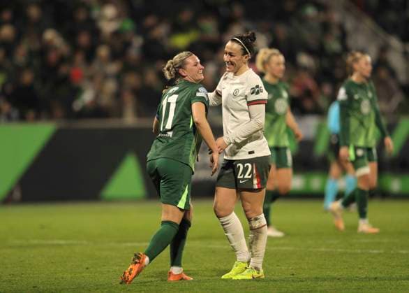 Photo Disappointment after the final whistle among the Wolfsburg players , here Alexandra POPP mourns on the ground , on the right Lucy BRONZE consoles Chelsea Womens Champions League on Wed 17 12 2025 VfL Wolfsburg FC Chelsea 1 2