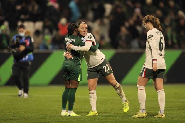 Photo Disappointment after the final whistle among the Wolfsburg players , here Lineth Beerensteyn mourns , on the right Lucy BRONZE Chelsea Womens Champions League on Wed 17 12 2025 VfL Wolfsburg FC Chelsea 1 2