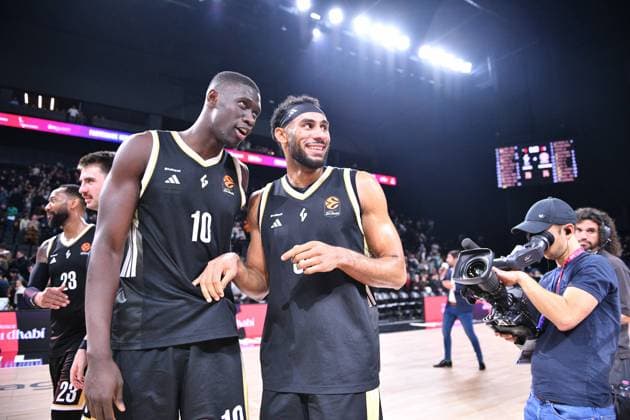 December 17, 2025, Decines, Aura, FRANCE: LDLC ASVEL team celebrating during the Turkish Airlines EuroLeague basketball match between LDLC ASVEL and Bayern Munich on 17 December 2025 at LDLC Arena Decines FRANCE - ZUMAl230 20251217_zip_l230_037 Copyright: xCyrilxLestagex