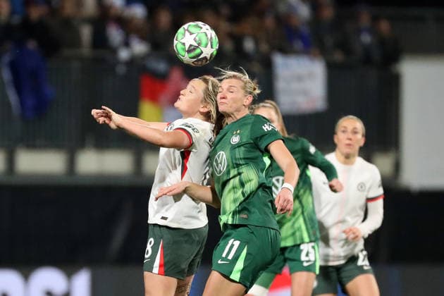 VfL vs Chelsea, CL Women Wolfsburg, 17 12 2025, FOOTBALL VfL Wolfsburg vs FC Chelsea, Champions League Women, Season 2025 26 Erin Cuthbert Chelsea , Alexandra Popp VfL Wolfsburg Wolfsburg