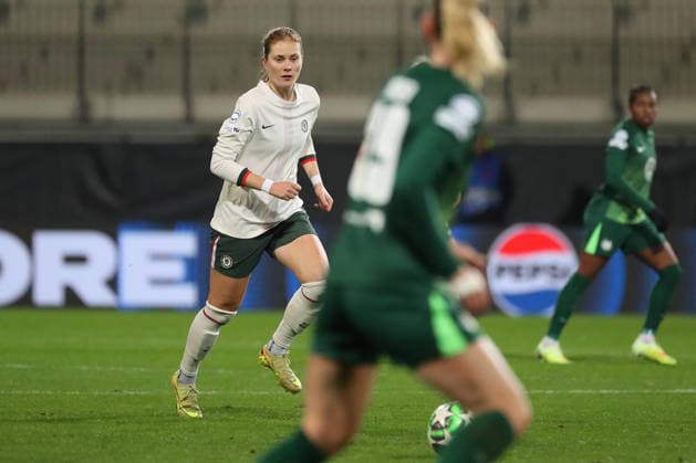 VfL vs Chelsea, CL Women Wolfsburg, 17 12 2025, FOOTBALL VfL Wolfsburg vs FC Chelsea, Champions League Women, Season 2025 26 Sjoeke Nüsken Chelsea Wolfsburg