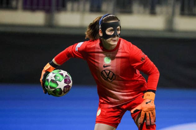 Wolfsburg, Germany 17 December 2025 Champions League Women 2025 2026 VfL Wolfsburg vs Chelsea FC In the picture goalkeeper Stina Johannes VfL with mask to protect her facial injury AOK Stadion Niedersachsen Copyright: xFotostandx xFantinix
