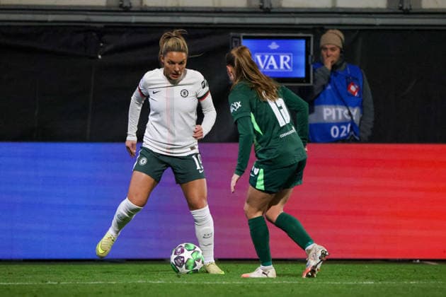 Wolfsburg, Germany 17 December 2025 Champions League Women 2025 2026 VfL Wolfsburg vs Chelsea FC Pictured from left Johanna Rytting Kaneryd FCW and Janou Levels VfL AOK Stadion Niedersachsen Copyright: xFotostandx xFantinix