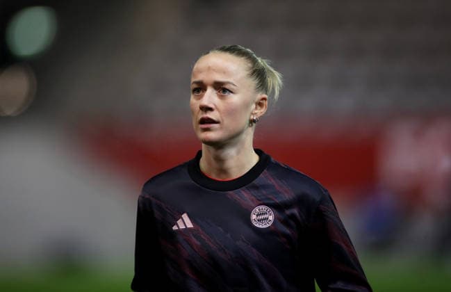 Football, Women, Womens Champions League, Matchday 3, Season 2025 2026, FC Bayern Munich Valerengal, Valerenga, Campus Lea Schüller Schueller FC Bayern Munich warming up, head, upper body