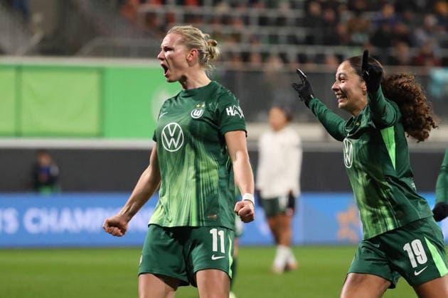 VfL vs Chelsea, CL Women Wolfsburg, 17 12 2025, FOOTBALL VfL Wolfsburg vs FC Chelsea, Champions League Women, Season 2025 26 Alexandra Popp VfL Wolfsburg cheers with Kessya Bussy VfL Wolfsburg after her goal to make it 1 0 Wolfsburg
