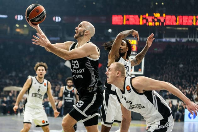Partizan Mozzart Bet Belgrade v Virtus Bologna - EuroLeague BELGRADE, SERBIA - DECEMBER 17: Alen Smailagic (9) of Virtus Bologna in action during the EuroLeague Regular Season Round 16 match between Partizan Mozzart Bet Belgrade and Virtus Bologna at Belgrade Arena on December 17, 2025 in Belgrade, Serbia. Filip Stevanovic Anadolu Belgrade Serbia. Editorial use only. Please get in touch for any other usage.  Copyright: x2025xAnadoluxFilipxStevanovicx