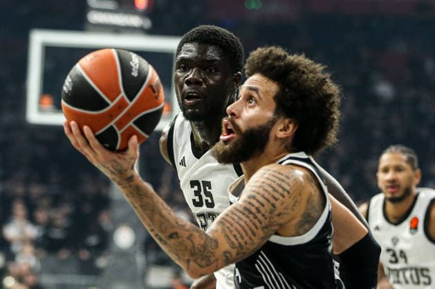 Partizan Mozzart Bet Belgrade v Virtus Bologna - EuroLeague BELGRADE, SERBIA - DECEMBER 17: Mouhamet Diouf (35) of Virtus Bologna in action against Duane Washington Jr. (4) of Partizan Mozzart Bet Belgrade during the EuroLeague Regular Season Round 16 match between Partizan Mozzart Bet Belgrade and Virtus Bologna at Belgrade Arena on December 17, 2025 in Belgrade, Serbia. Filip Stevanovic Anadolu Belgrade Serbia. Editorial use only. Please get in touch for any other usage.  Copyright: x2025xAnadoluxFilipxStevanovicx