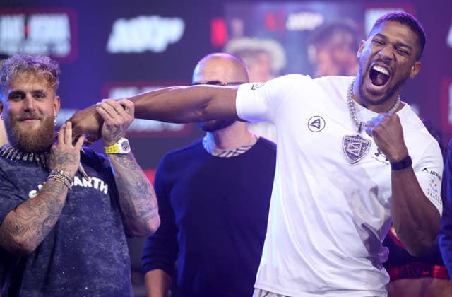 Jake Paul and Anthony Joshua at the press conference, PK, Pressekonferenz in Miami on December 17 2025 Miami Florida USA Copyright: xTomxHoganx-xHoganphotos.comx916x947x8354xtomhoganphotos@gmail.comx PressConf_Hoganphotos12714