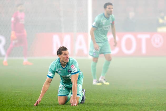 Kevin Behrens, FCL, on the ground, FC Zurich FC Lugano, Super League, Football, 17 12 2025