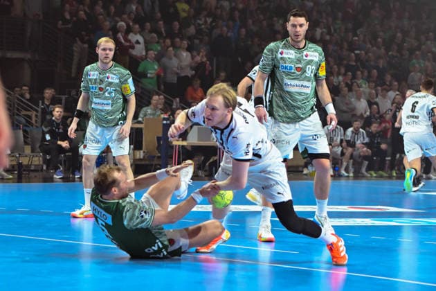18 12 2025, xlakx, Handball DHB Pokal 1 4 Final, Fuechse Berlin THW Kiel v l Max Darj Fuechse Berlin , Eric Johansson THW Kiel duel, duel, fight, tackle Berlin