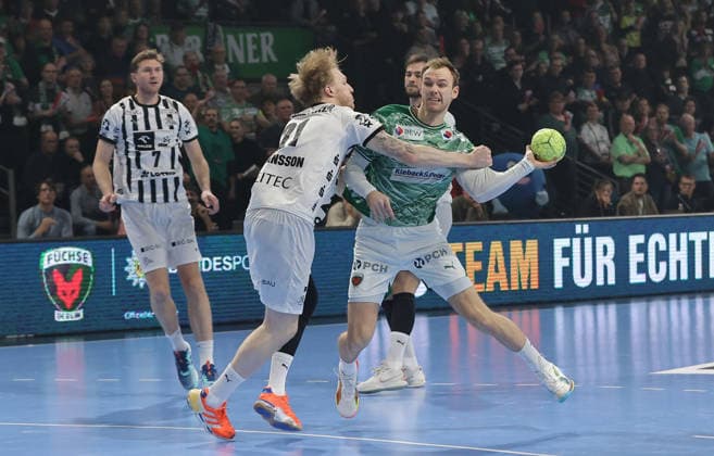 Eric Johansson, Mathias Gidsel on the ball duel Match scene Action Sport Handball DHB Cup quarter-finals mens season 2025 2026 18 12 2025 Füchse Berlin vs THW Kiel