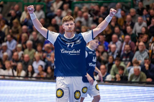 18 12 2025, Handball, Quarter-final DHB Cup, Bergischer HC MT Melsungen, Unihalle Wuppertal Johannes Wasielewski BHC 77 cheering North Rhine-Westphalia Germany