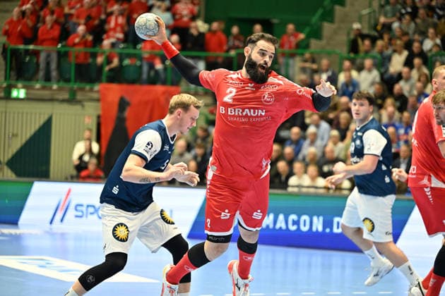 GER, 1 DHB Cup, quarter-final, Bergischer HC vs MT Melsungen, 18 12 2025, Unihalle, Wuppertal, GER, 1 DHB Cup, quarter-final, Bergischer HC vs MT Melsungen, , pictured Rubà n Marchan MT Melsungen 2 , throws on goal nordphotoxGmBHx xMeuter nph00351