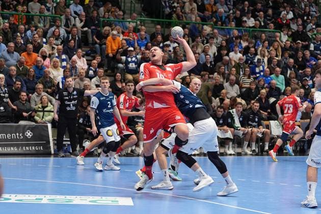 Scene with Arnar Freyr Arnarsson 21 MT Melsungen , Tomas Babak 19 Bergischer HC , Nikolaj Enderleit 4 MT Melsungen , Lars Kooij 15 Bergischer HC and Belal Ibrahim Massoud 20 Bergischer HC Scene with Arnar Freyr Arnarsson 21 MT Melsungen and Tomas Babak 19 Bergischer HC Copyright: xspeedshotx
