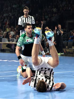 DEU, DHB, Cup, Fuechse Berlin vs THW Kiel, 18 12 2025, Max Schmeling Halle, Berlin, DEU, DHB, Cup, Fuechse Berlin vs THW Kiel, pictured Mijajlo Marsenic Fuechse Berlin 93 , Magnus Landin Jacobsen THW Kiel 7 , Hendrik Pekeler THW Kiel 61 nordphotoxGmbHx xEngler nph00076