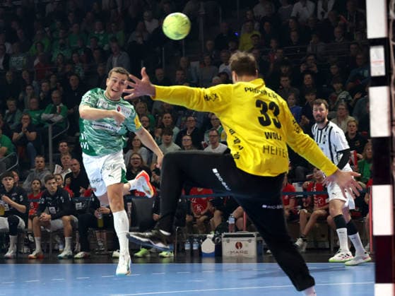 DEU, DHB, Cup, Fuechse Berlin vs THW Kiel, 18 12 2025, Max Schmeling Halle, Berlin, DEU, DHB, Cup, Fuechse Berlin vs THW Kiel, in the picture Tim Freihoefer Fuechse Berlin 19 , Andreas Wolff THW Kiel 33 nordphotoxGmbHx xEngler nph00076