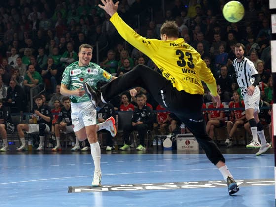 DEU, DHB, Cup, Fuechse Berlin vs THW Kiel, 18 12 2025, Max Schmeling Halle, Berlin, DEU, DHB, Cup, Fuechse Berlin vs THW Kiel, in the picture Tim Freihoefer Fuechse Berlin 19 , Andreas Wolff THW Kiel 33 nordphotoxGmbHx xEngler nph00076