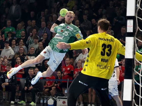 DEU, DHB, Cup, Fuechse Berlin vs THW Kiel, 18 12 2025, Max Schmeling Halle, Berlin, DEU, DHB, Cup, Fuechse Berlin vs THW Kiel, in the picture Matthes Langhoff Fuechse Berlin 25 , Andreas Wolff THW Kiel 33 nordphotoxGmbHx xEngler nph00076