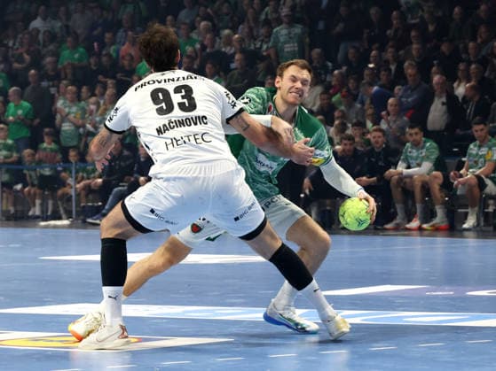 DEU, DHB, Cup, Fuechse Berlin vs THW Kiel, 18 12 2025, Max Schmeling Halle, Berlin, DEU, DHB, Cup, Fuechse Berlin vs THW Kiel, in the picture Mathias Gidsel Fuechse Berlin 19 , VERON NACINOVIC THW Kiel 93 nordphotoxGmbHx xEngler nph00076