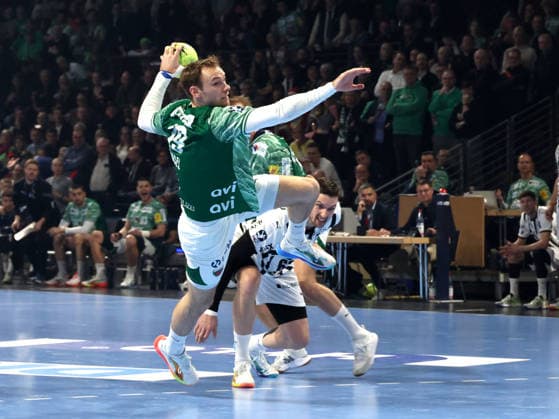 DEU, DHB, Cup, Fuechse Berlin vs THW Kiel, 18 12 2025, Max Schmeling Halle, Berlin, DEU, DHB, Cup, Fuechse Berlin vs THW Kiel, in the picture Mathias Gidsel Fuechse Berlin 19 , VERON NACINOVIC THW Kiel 93 nordphotoxGmbHx xEngler nph00076
