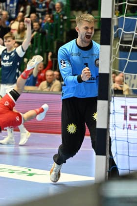 GER, 1 DHB Cup, quarter-final, Bergischer HC vs MT Melsungen, 18 12 2025, Unihalle, Wuppertal, GER, 1 DHB Cup, quarter-final, Bergischer HC vs MT Melsungen, , in the picture Christopher Rudeck goalkeeper BHC 1 , is happy about a saved ball nordphotoxGmBHx xMeuter nph00351