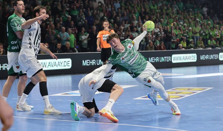 Hendrik Pekeler, Nils Lichtlein on the ball duel Match scene Action Sport Handball DHB Cup quarter-finals mens season 2025 2026 18 12 2025 Füchse Berlin vs THW Kiel