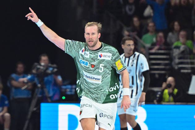 18 12 2025, xlakx, Handball DHB Pokal 1 4 Final, Fuechse Berlin THW Kiel v l Max Darj Fuechse Berlin Cheering after the goal Berlin