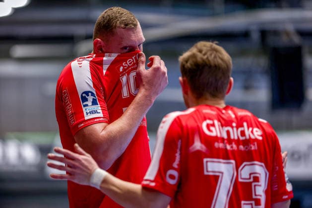 18 12 2025, Handball, Quarter-final DHB Cup, Bergischer HC MT Melsungen, Unihalle Wuppertal Dainis Kristopans Melsungen 10 stands Disappointed next to Timo Kastening Melsungen 73 Disappointment North Rhine-Westphalia Germany