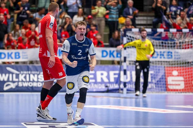 18 12 2025, Handball, Quarter-final DHB Cup, Bergischer HC MT Melsungen, Unihalle Wuppertal Noah Beyer BHC 02 cheering North Rhine-Westphalia Germany