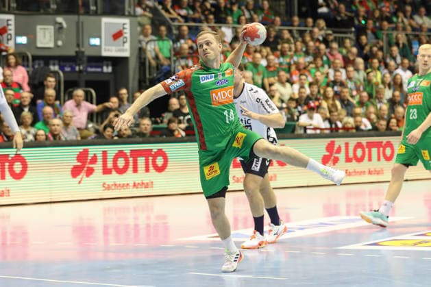 18 12 2025, xtgx, Handball, DHB Pokal Quarterfinal, SC Magdeburg SG Flensburg Handewitt v l Omar Ingi Magnusson Magdeburg, 14 throws goal, goal scorer, scores goal, scores the goal Siebenmeter Magdeburg