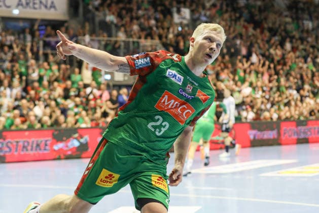 18 12 2025, xtgx, Handball, DHB Pokal quarterfinal, SC Magdeburg SG Flensburg Handewitt v l Magnus Saugstrup Magdeburg, 23 cheers, goal celebration, celebrate the goal, celebration Magdeburg